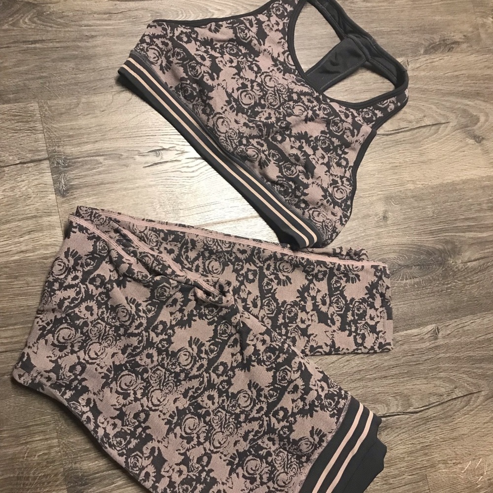 💕Fabletics workout set💕